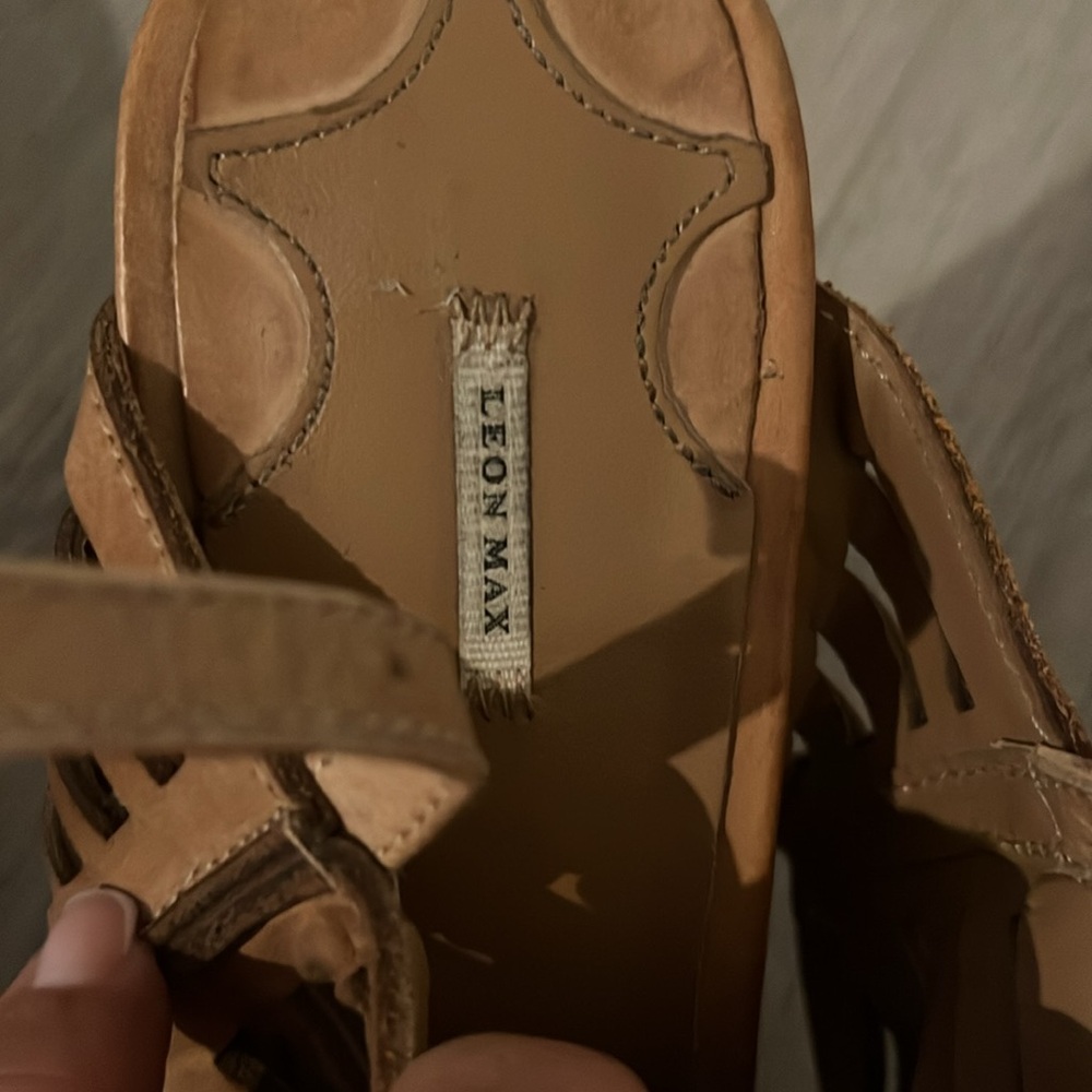 Leon Max Heels - image 8